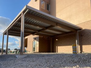 施設搬出入口部！　